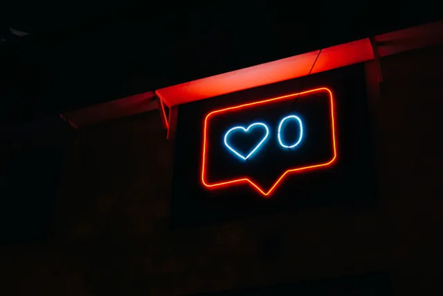 Bright neon heart icon with zero likes, symbolizing social media engagement. Getting critiques of social media risks right the first time
