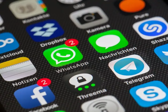 internet, whatsapp, smartphone, communication, phone, networking, app, chat, mobile, networked, global, iphone, ios, make a phone call, community, social media, multimedia, web, in