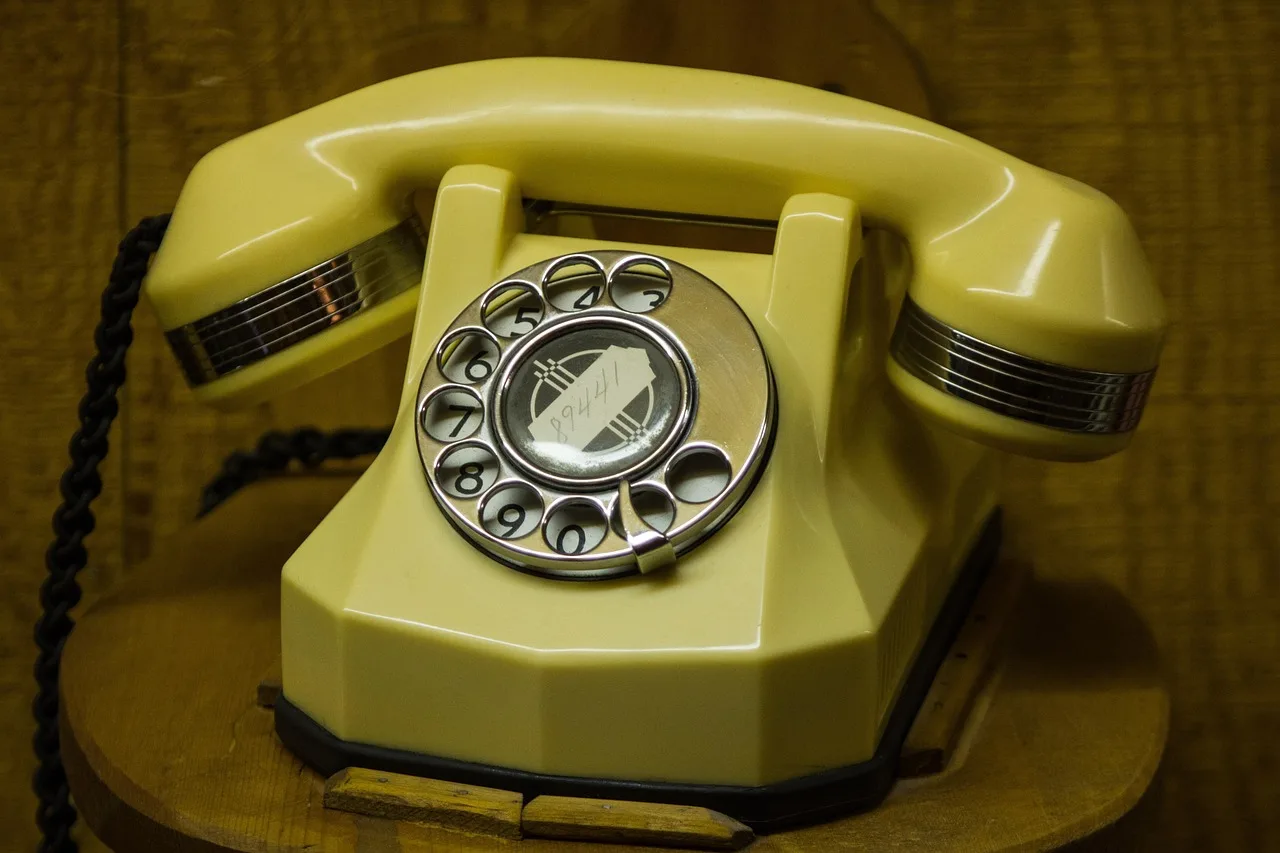 dial-up phone, dial phone, phone, dial, telephone, antique, old, aged, call, contact, communication, classic, vintage, connection, communicate, yellow, retro, office, rotary, rotary phone, rotary phone, rotary phone, rotary phone, rotary phone, rotary phone. Trends in early social networks: what a revival can and cannot restore